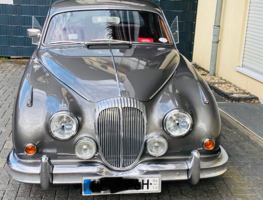 Jaguar Daimler V8 1967 – Frontansicht mit typischem Kühlergrill